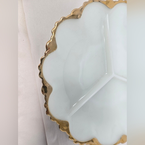 Anchor Hocking Fire-King Milk Glass-Gold Relish Cheese Cracker Dish 3 Sections - Picture 4 of 12